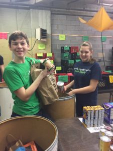 Trailblazers Teen sorting food