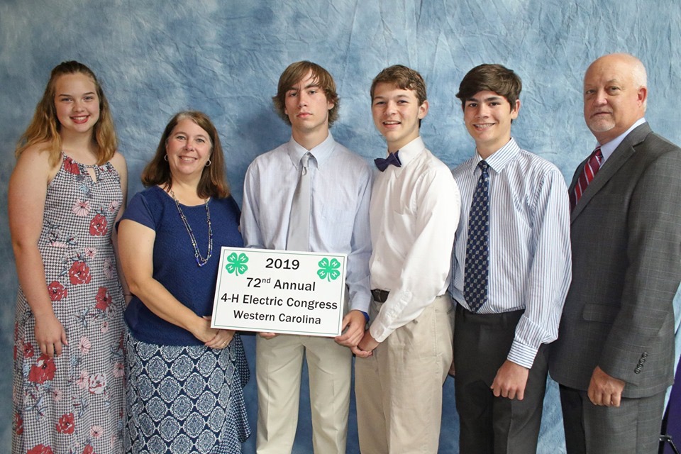 Pictures of 4-H Electric Congress members