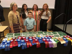 4-H'ers and winning ribbons